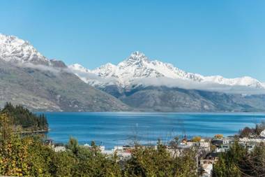 Queenstown House Boutique Hotel & Apartments