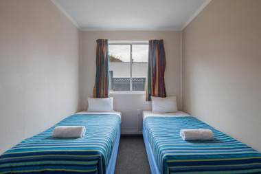 Pinewood Lodge and Apartments