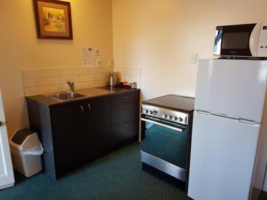 Colonial Village Motel