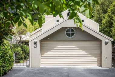 Riverview Retreat Holiday Home by MajorDomo