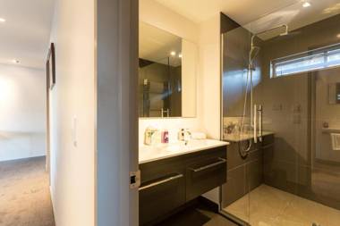 Penthouse on Hallenstein by Amazing Accom