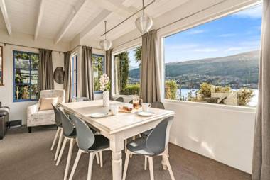 Sunny Lakeview Villa