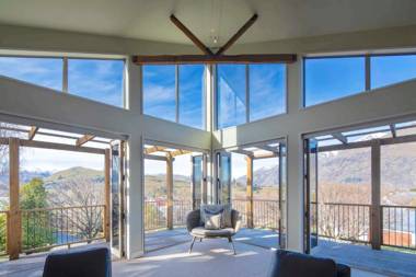 Pinnacle Villa by MajorDomo