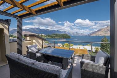 Lakefront at 912 The Beacon 1