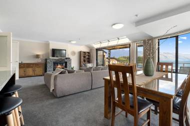 Lakefront at 912 The Beacon 1