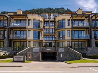 Lakefront at 911 The Beacon Studio