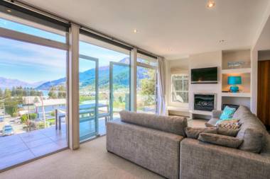 Diamond Villa - Lake Views Central Location