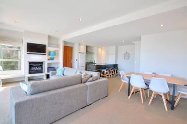 Diamond Villa - Lake Views Central Location