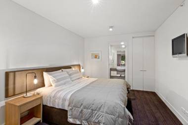 Lakefront Marina Apartment