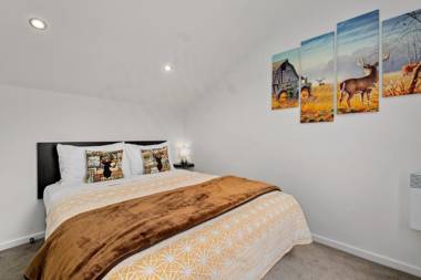 Queenstown Lake Views - Upstairs Apartment