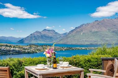 Fantail on Goldleaf - Queenstown Holiday Home
