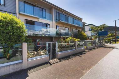 TAHUNA LAKEFRONT LUXURY Central Location