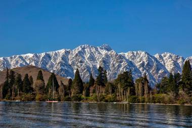 TAHUNA LAKEFRONT LUXURY Central Location