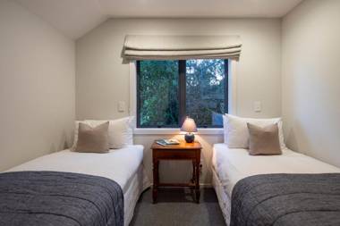 Lakefront Living - Exquisite Views - 4 Bedrooms