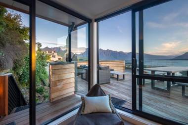 Highlands Lake Apt- Stunning Lake and Mountain Views!