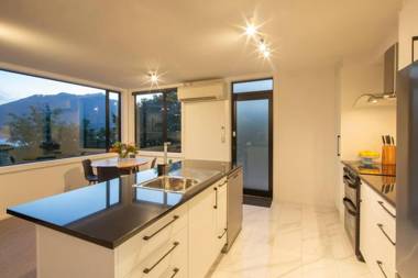 Highlands Lake Apt- Stunning Lake and Mountain Views!