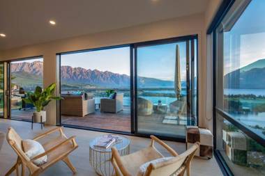 Highlands Lake House-Stunning Lake And Mountain Views!