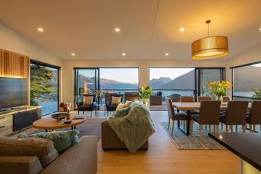 Highlands Lake House-Stunning Lake And Mountain Views!