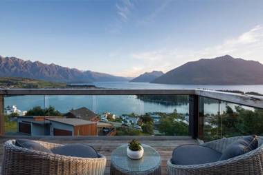 Highlands Lake House-Stunning Lake And Mountain Views!