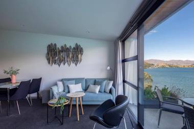 Kikorangi Lakeside Villa- Direct Lake Access!!