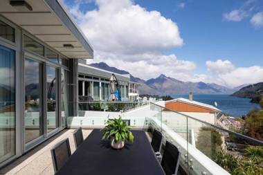 Queenstown Hill 4 Bedroom Villa- Stunning Views!