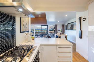 Remarkable Villa- Stunning Lake and Mountain Views