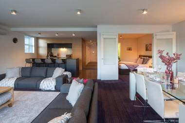 Marina Lake Front Villa With Stunning Views!