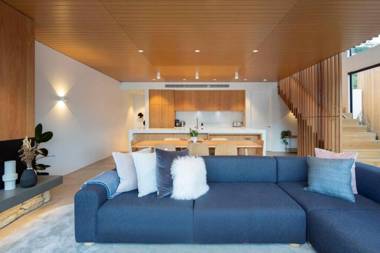 The Lake House Villa 2- Direct Lake Access