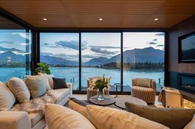 The Lake House Villa 4- Direct Lake Access