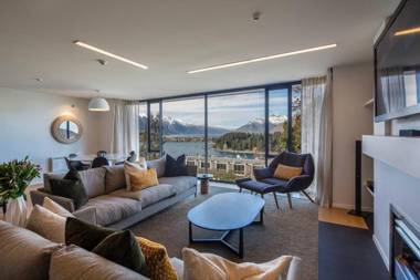 Luxury Lake Views ModernPrivateWalk to town