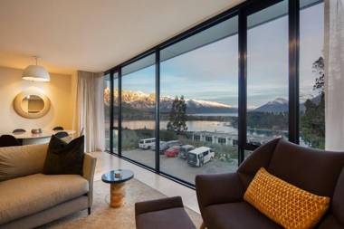 Luxury Lake Views ModernPrivateWalk to town