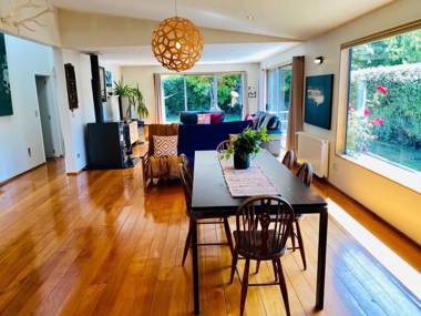 Private Villa Devine views short drive to town or ski fields