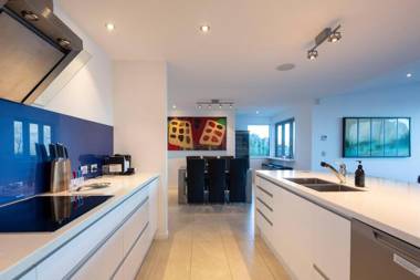 St Lukes Luxury Alpine Dream Home with Hot Tub