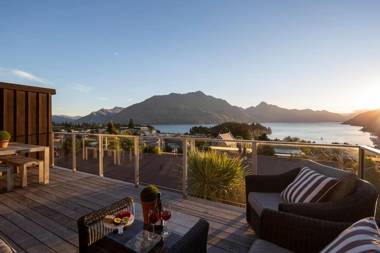 Luxury Hillside Villa Epic Lake Views Walk to Town