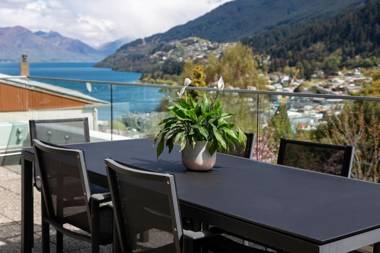 Queenstown Hill Luxury Lake Views Walk to Town