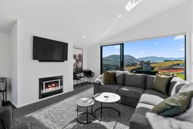 A Remarkable Stay - Jack's Point Holiday Home