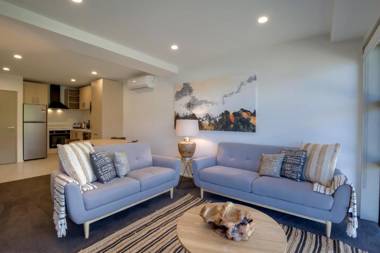 Lake View Villa - Queenstown Holiday Villa