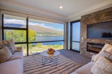 Lake View Villa - Queenstown Holiday Villa
