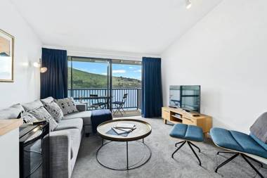 Misty Lakes - Lakefront Apartment