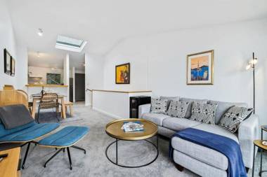 Misty Lakes - Lakefront Apartment