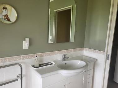 Misty Peaks Guesthouse