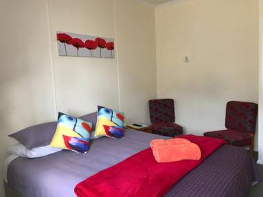 Picton House B&B and Motel