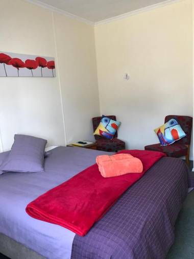 Picton House B&B and Motel