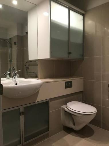 Astonishing Views Superb Waterfront Apartment