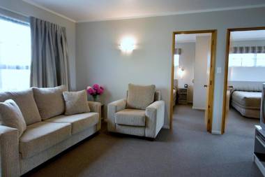 Knightsbridge Court Motor Lodge