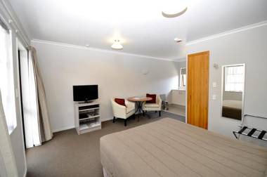 Knightsbridge Court Motor Lodge