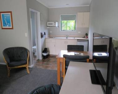 Commodore Court Motel