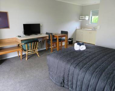 Commodore Court Motel