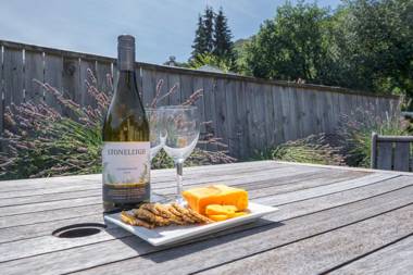 Lavender Country Cottage - Arrowtown Holiday Home