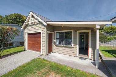 Lavender Country Cottage - Arrowtown Holiday Home